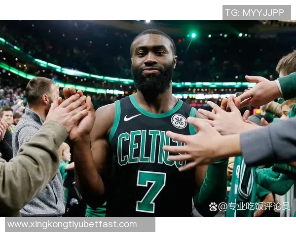 阿里纳斯：文班若能场均27分12篮板并夺DPOY将有望争夺MVP荣誉